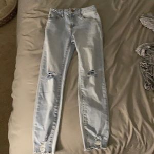 super high rise ripped jeans in good condition